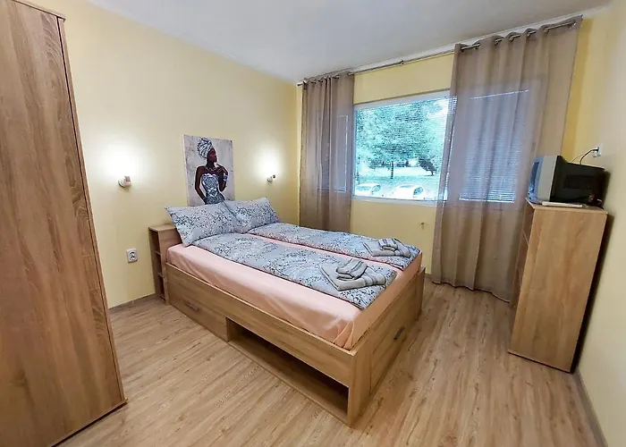 за гости, ж.к. зорница , бл.9 * Burgas City