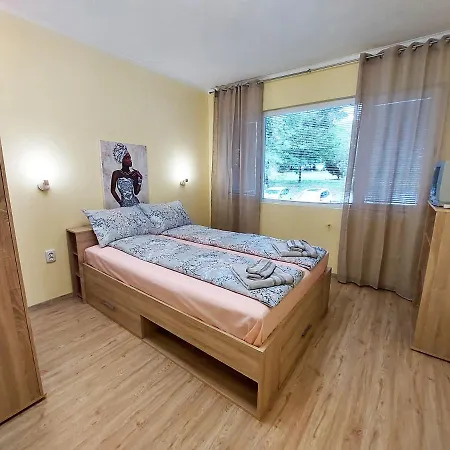 за гости, ж.к. зорница , бл.9 * בורגאס