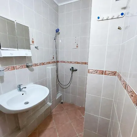 за гости, ж.к. зорница , бл.9 בורגאס