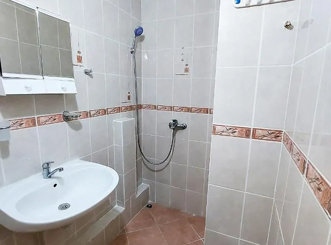 за гости, ж.к. зорница , бл.9 Burgas